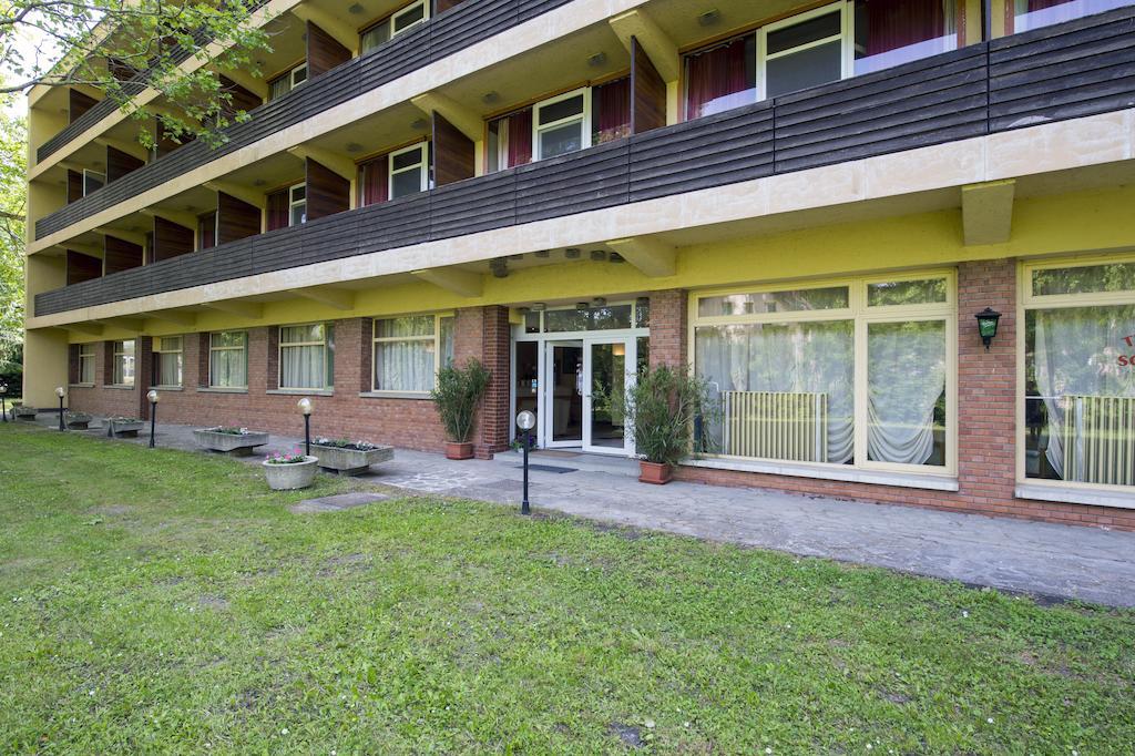 Familia Hotel Balatonboglár Dış mekan fotoğraf